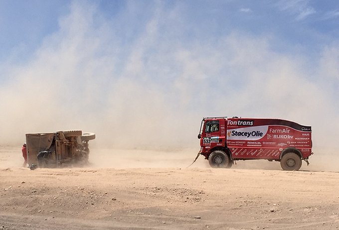 De hulptroepen in Dakar: Ton van Genugten helpt truck Adua weer op zijn vier pootjes: "Wat er precies gebeurde"